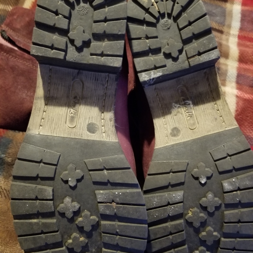 Clark's boots - Picture 2 of 3